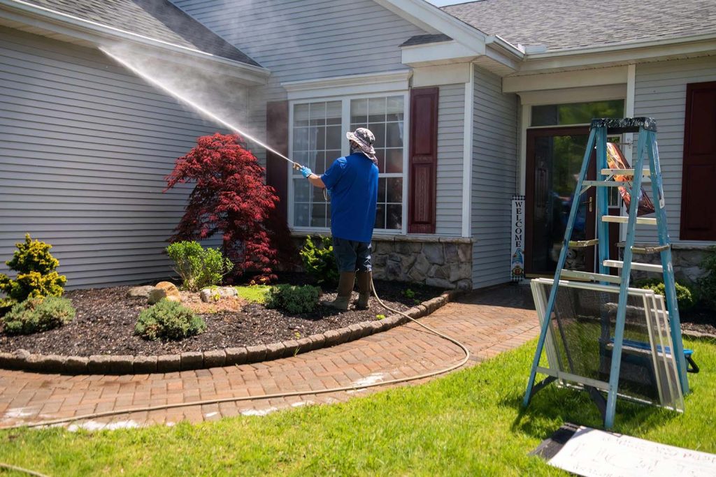 Professional Pressure Washing Services in {{area.main}} image